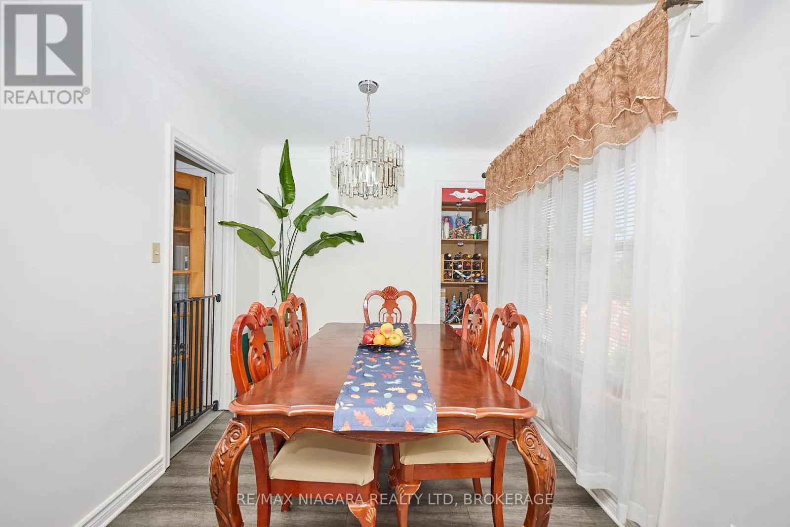 316 BOWEN ROAD