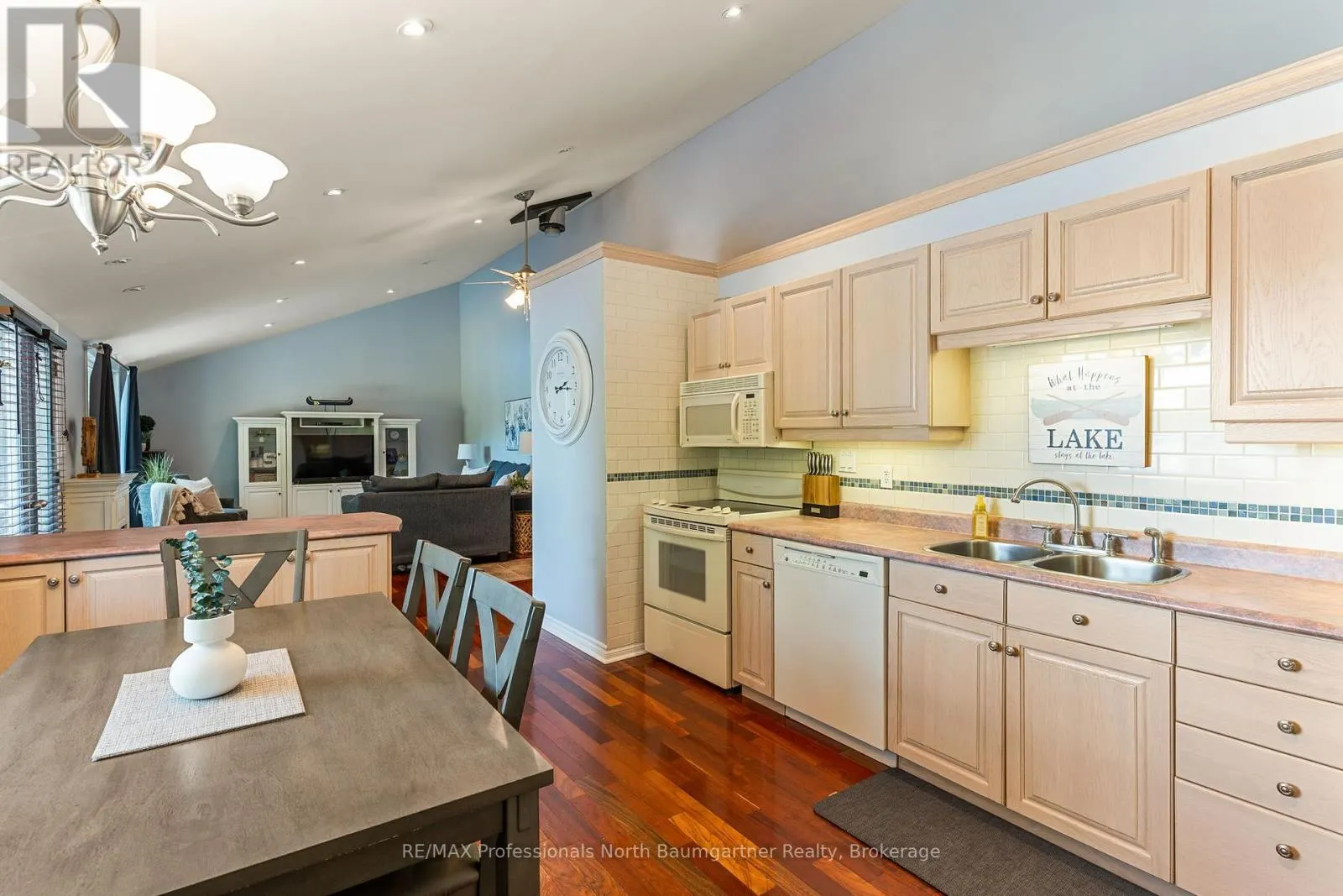 1086 CAMERON LANE