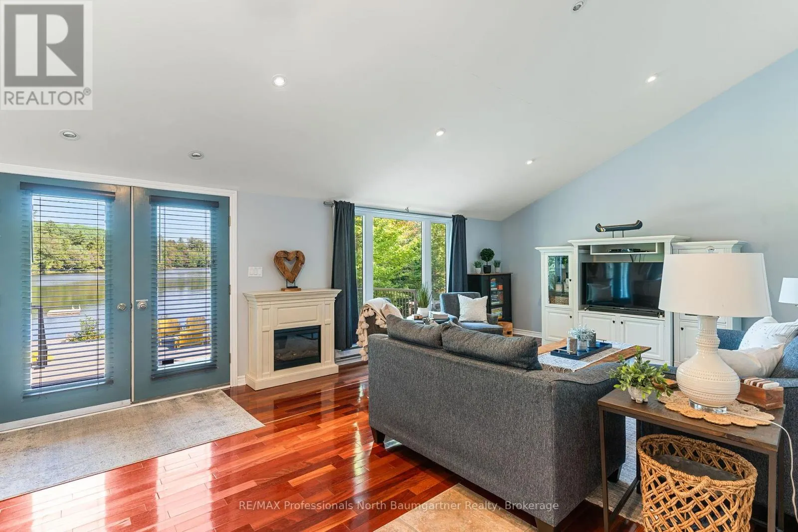 1086 CAMERON LANE