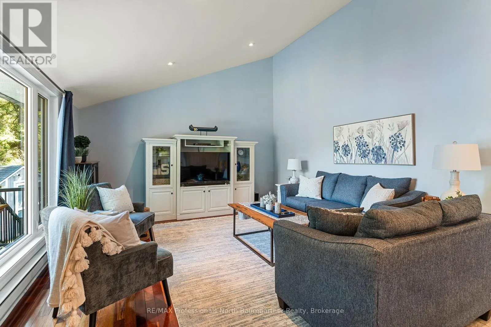1086 CAMERON LANE