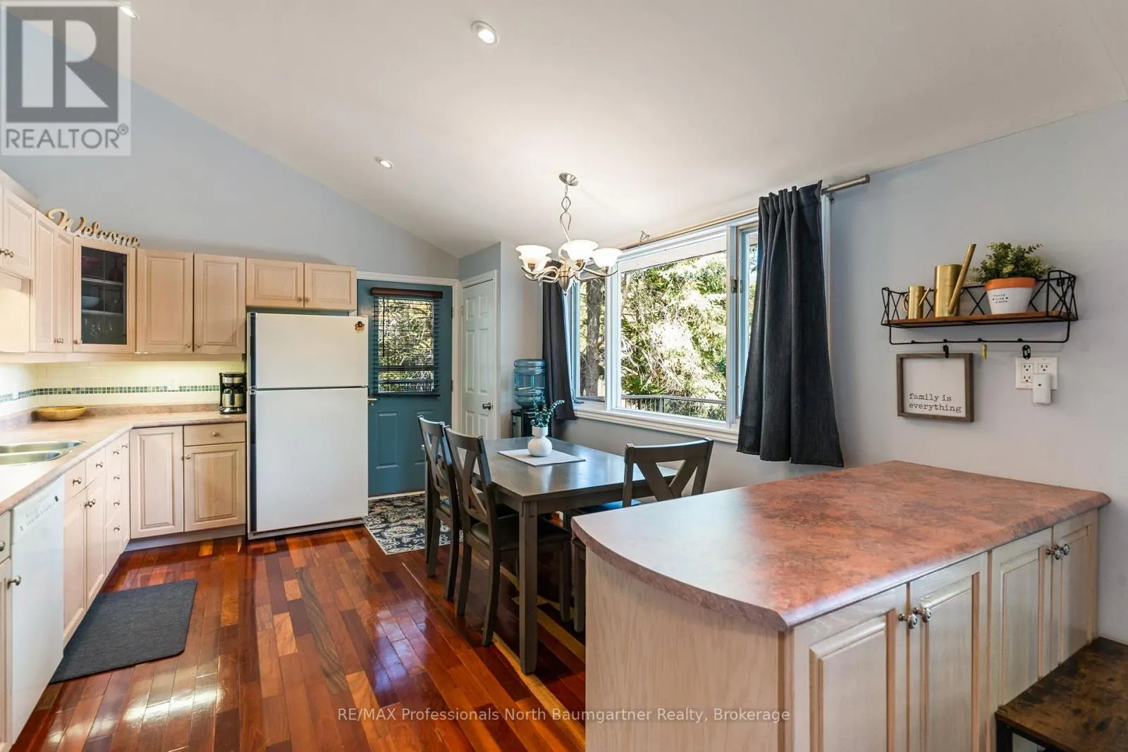 1086 CAMERON LANE