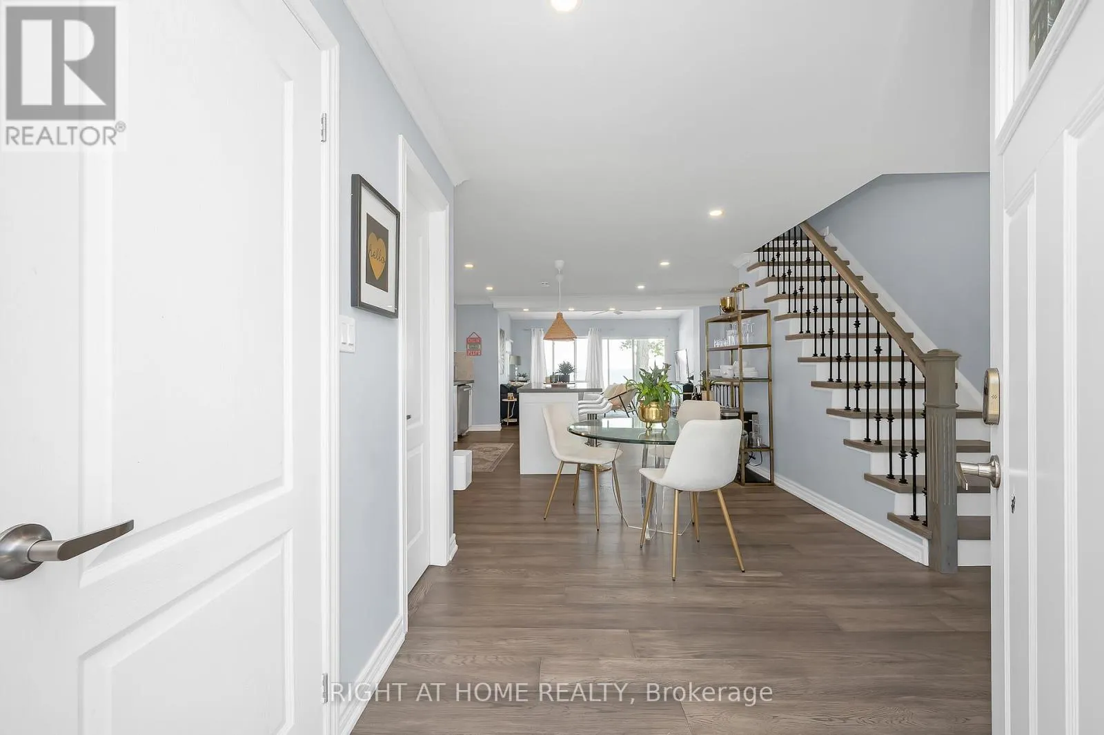 74 SEABREEZE CRESCENT