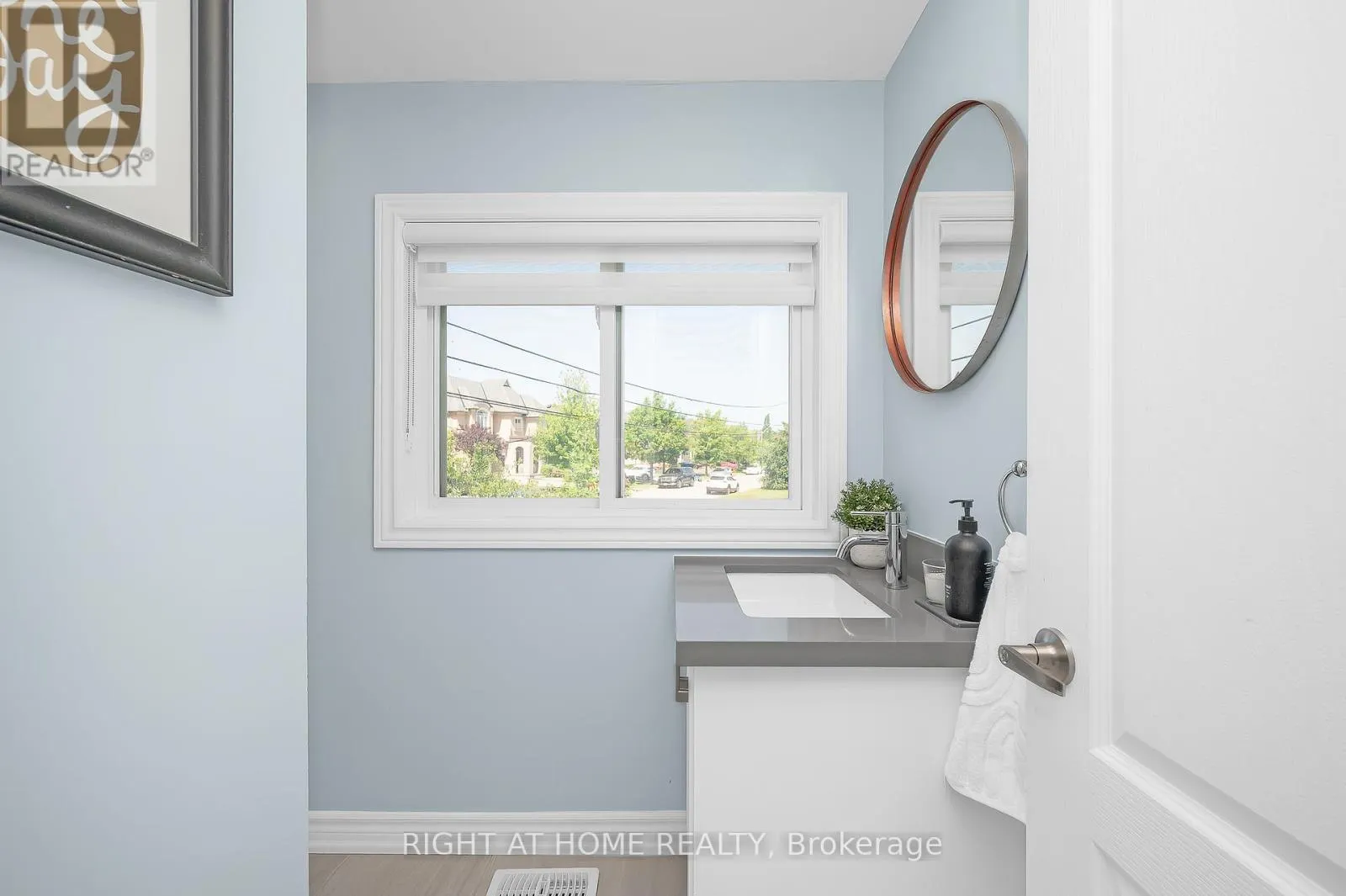 74 SEABREEZE CRESCENT