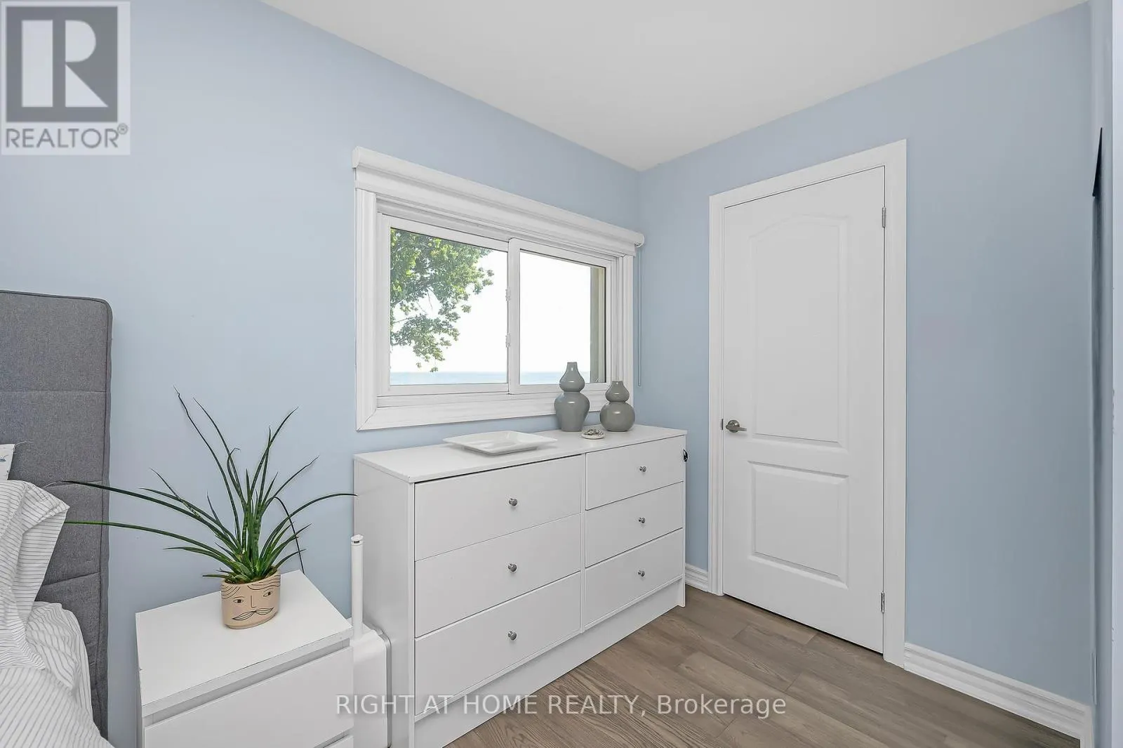 74 SEABREEZE CRESCENT