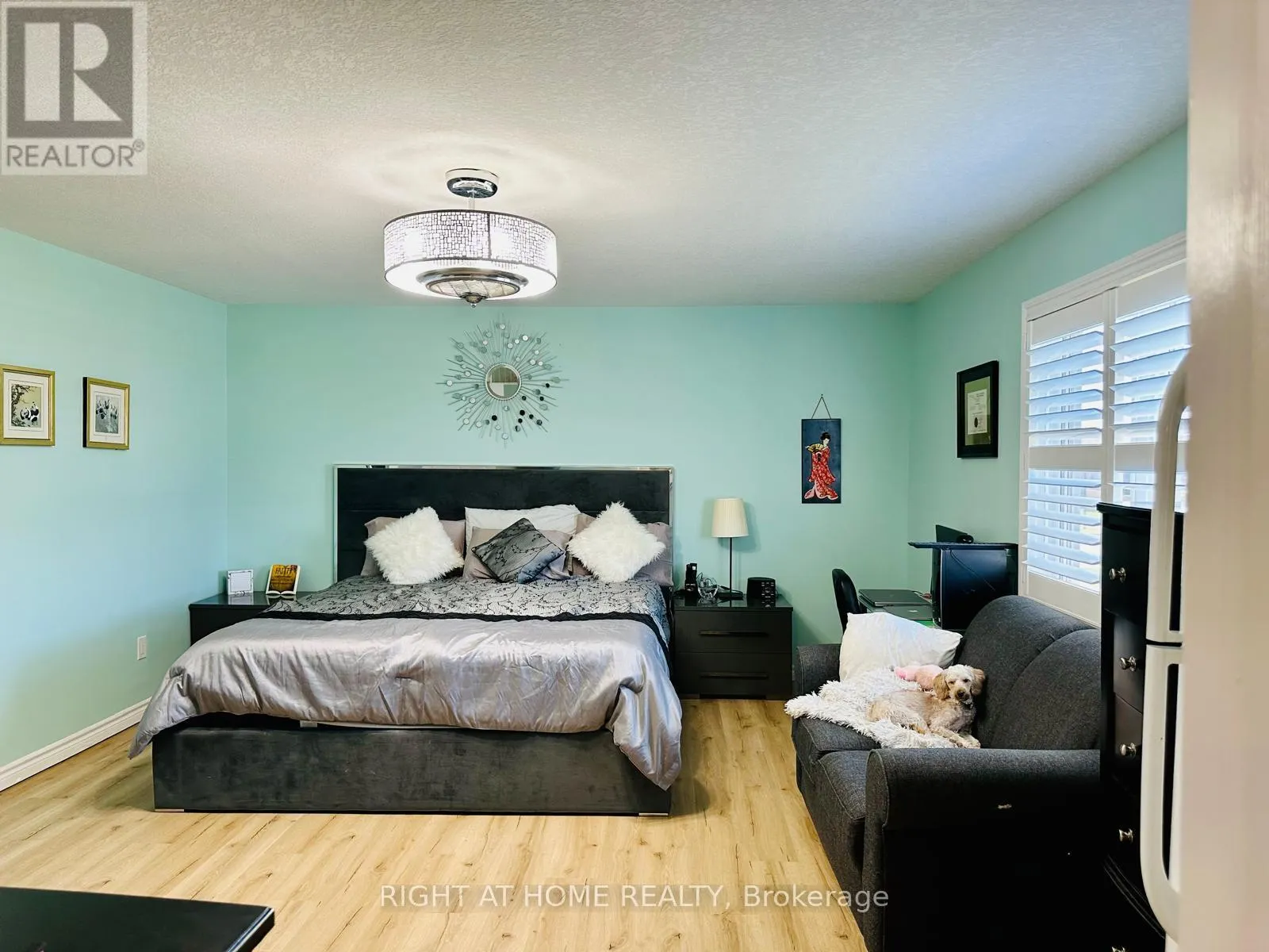 8889 DOGWOOD CRESCENT