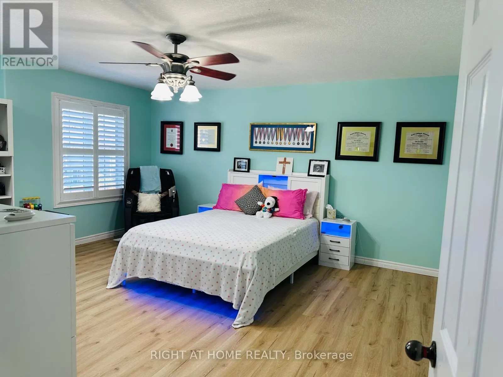 8889 DOGWOOD CRESCENT