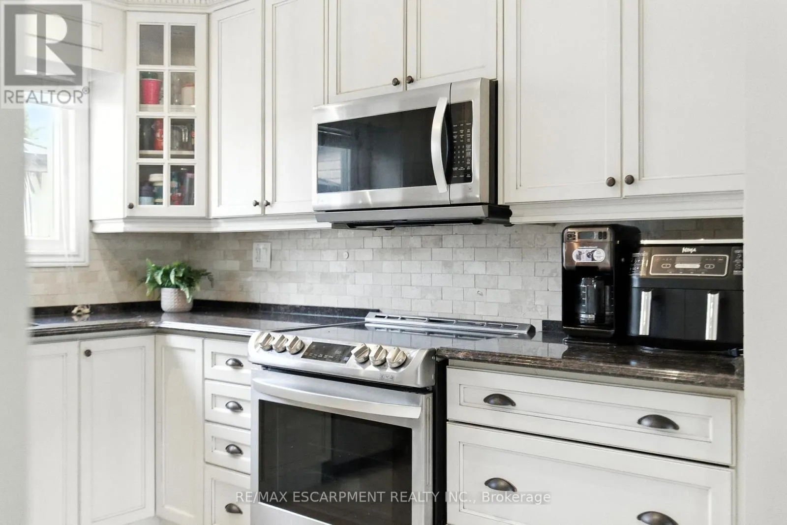 289 EAST 25TH STREET