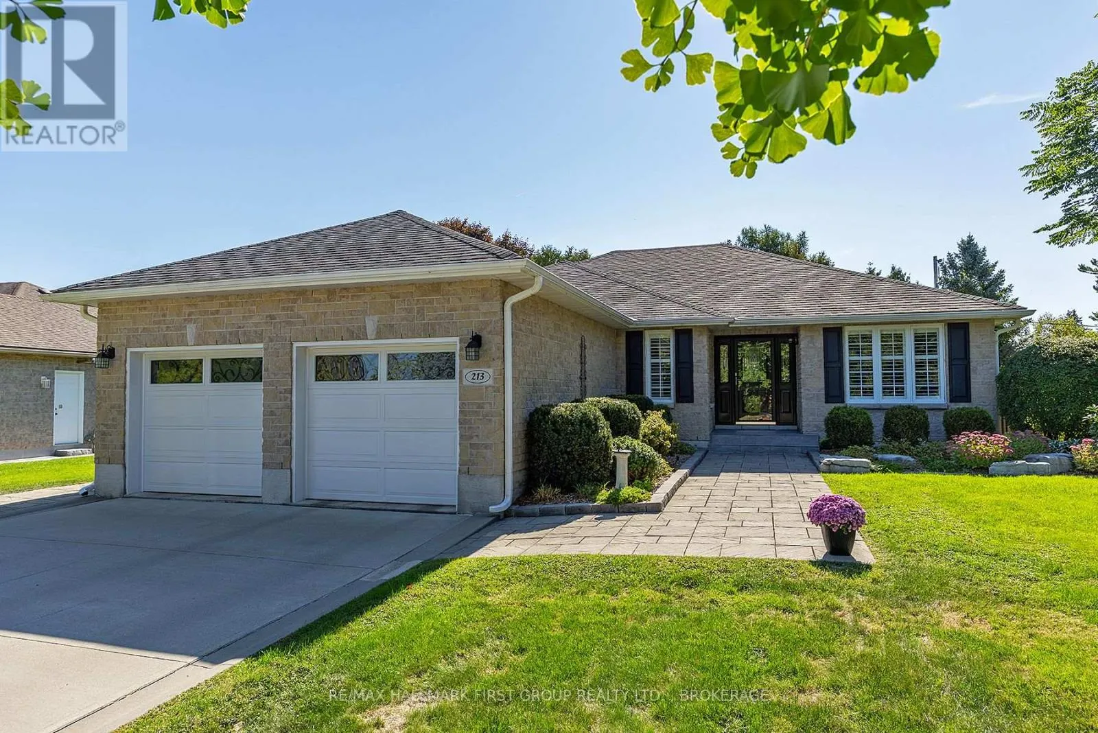 213 SMUGGLER'S COVE DRIVE