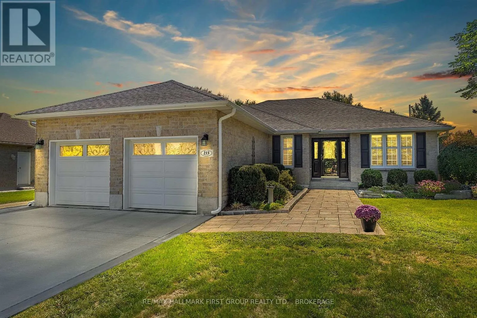 213 SMUGGLER'S COVE DRIVE