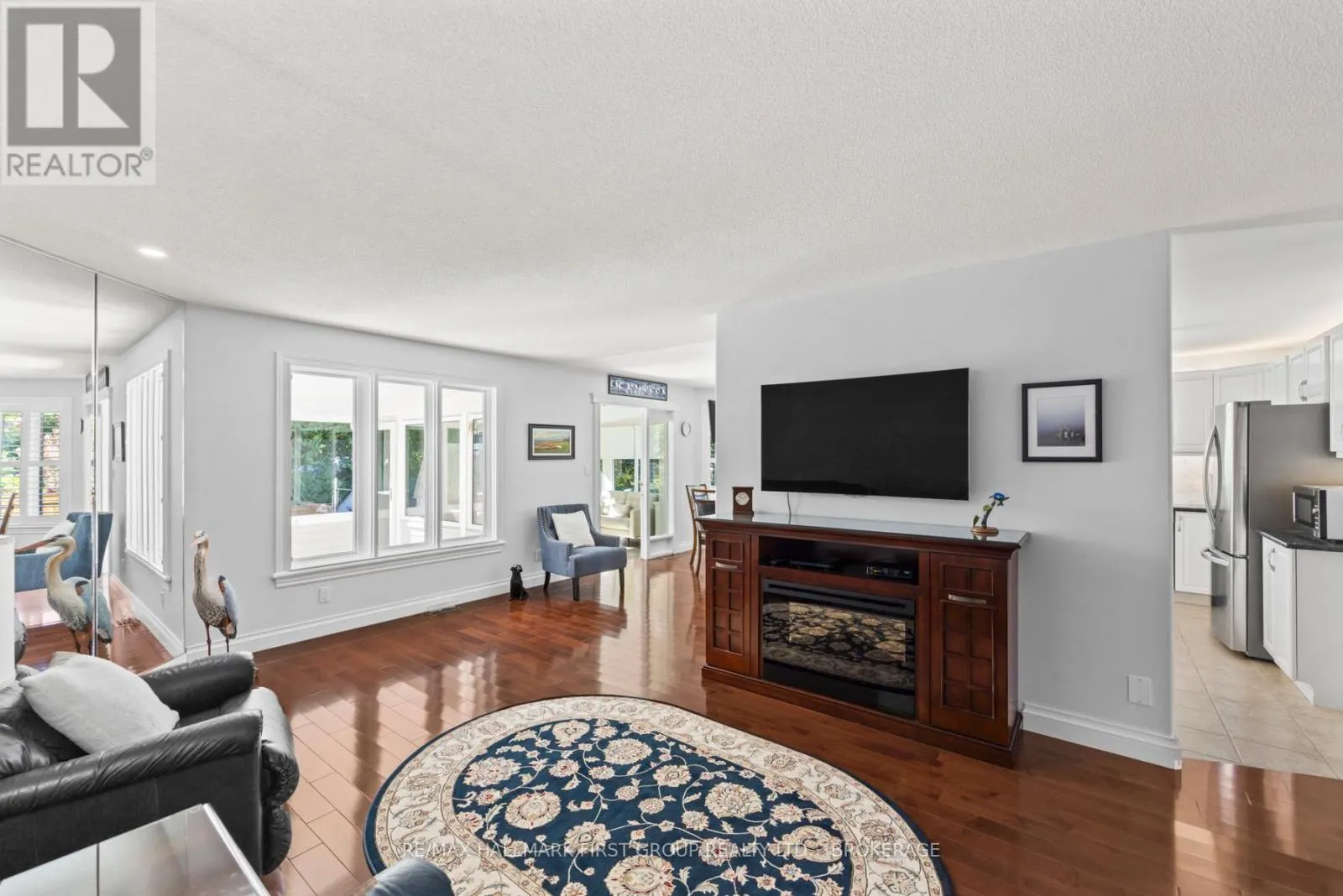 213 SMUGGLER'S COVE DRIVE