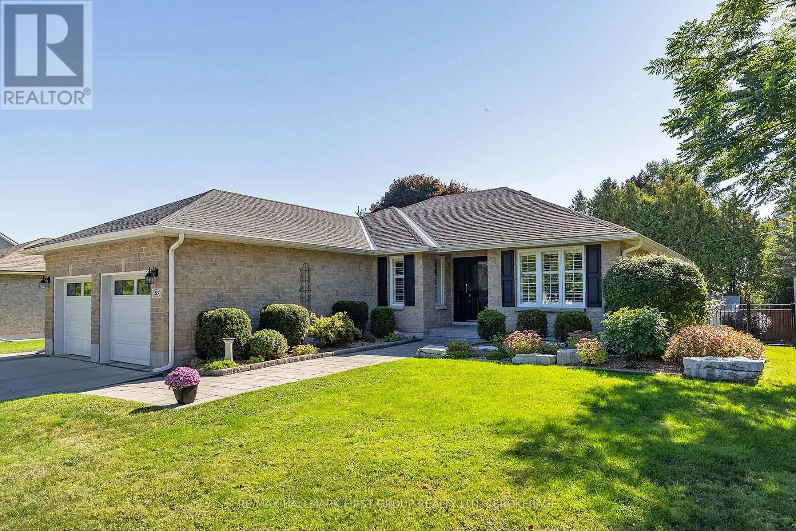 213 SMUGGLER'S COVE DRIVE