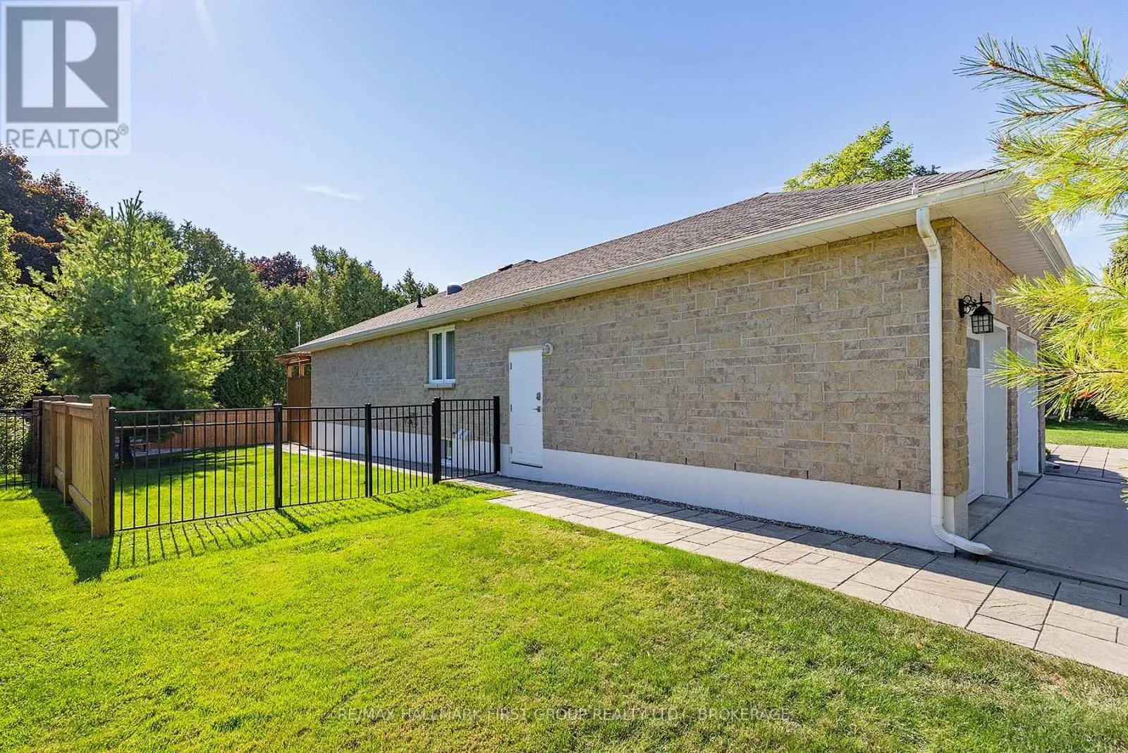 213 SMUGGLER'S COVE DRIVE