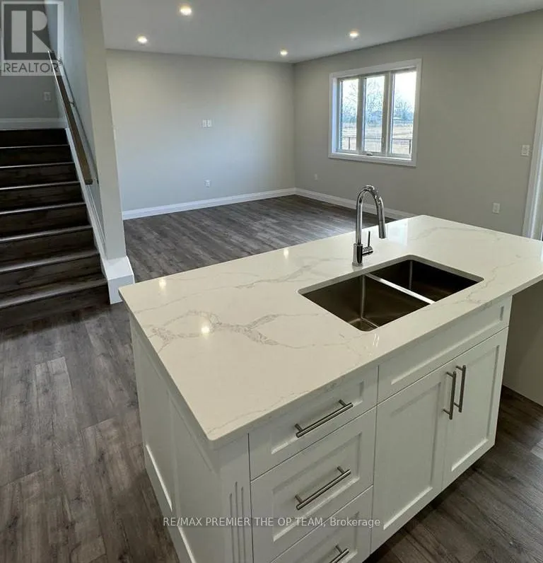 ON - 103 EAGLE STREET