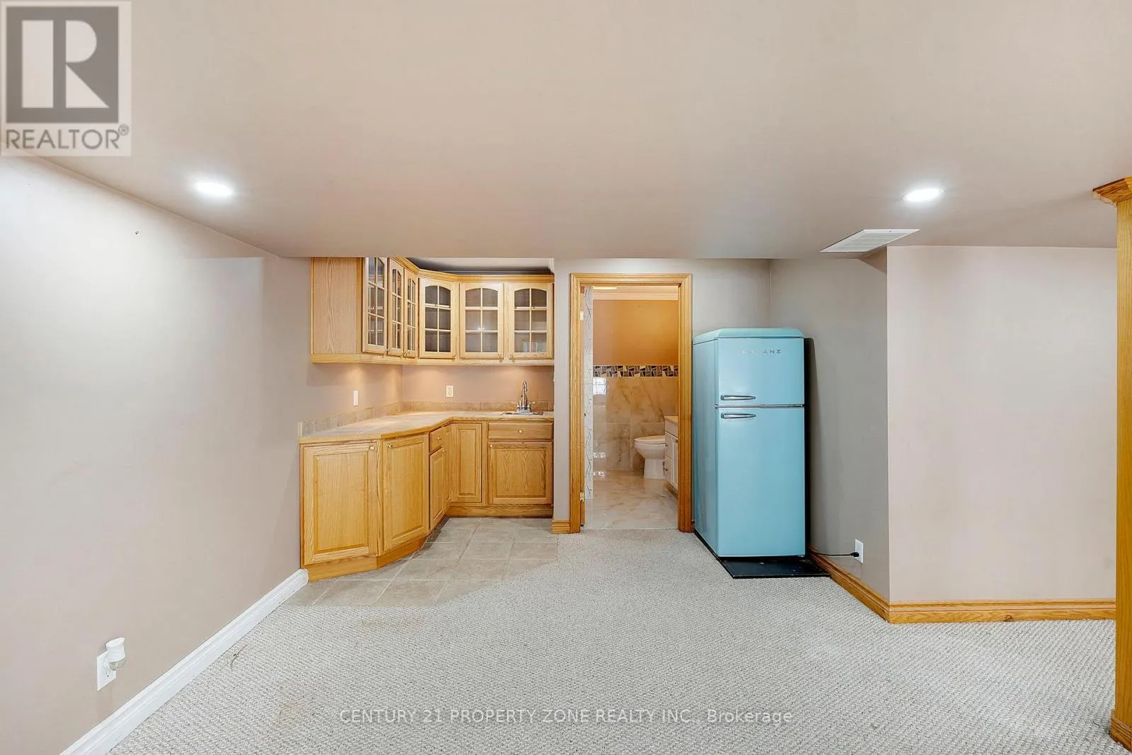15 ROYAL YORK COURT