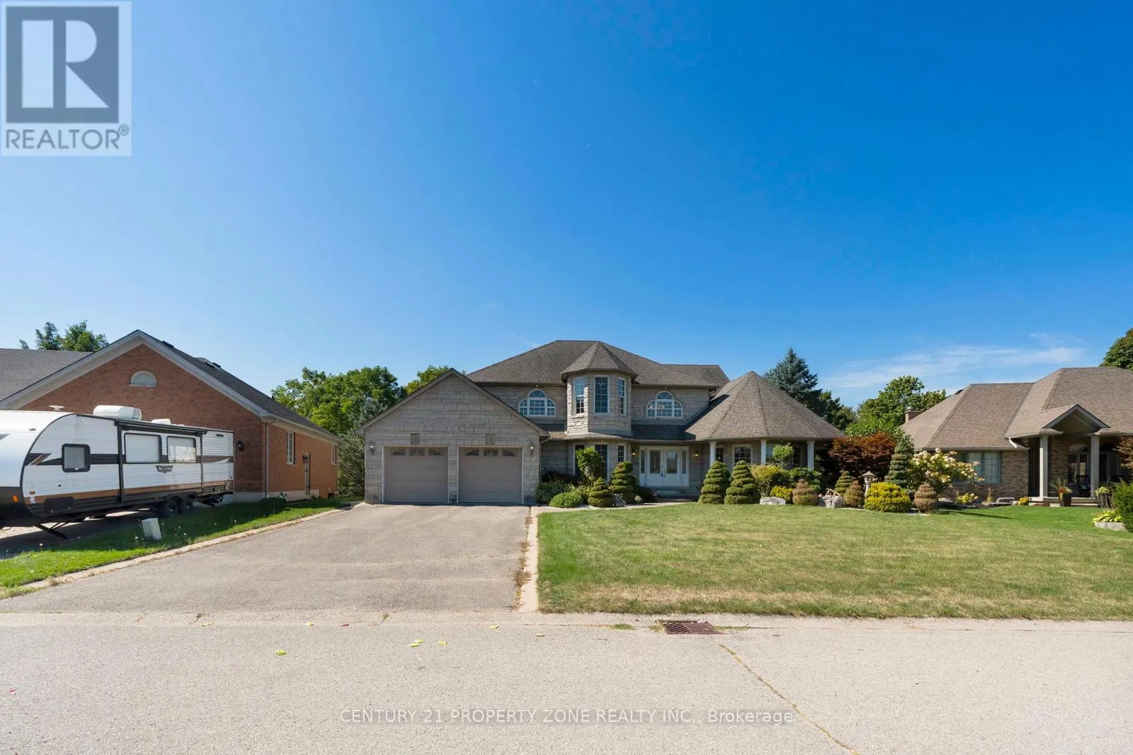 15 ROYAL YORK COURT