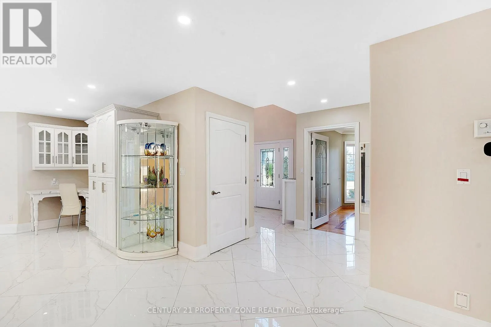 15 ROYAL YORK COURT