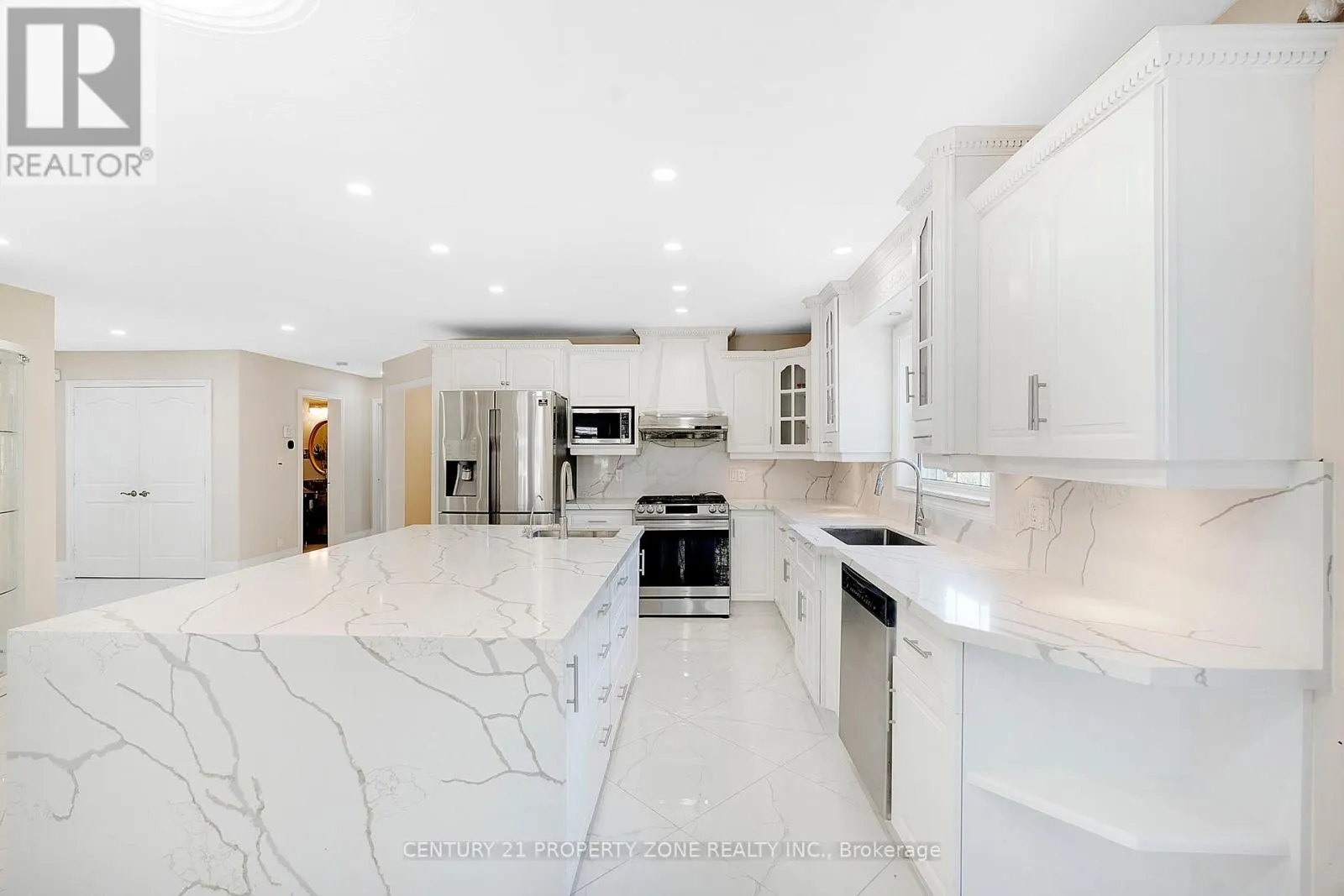 15 ROYAL YORK COURT