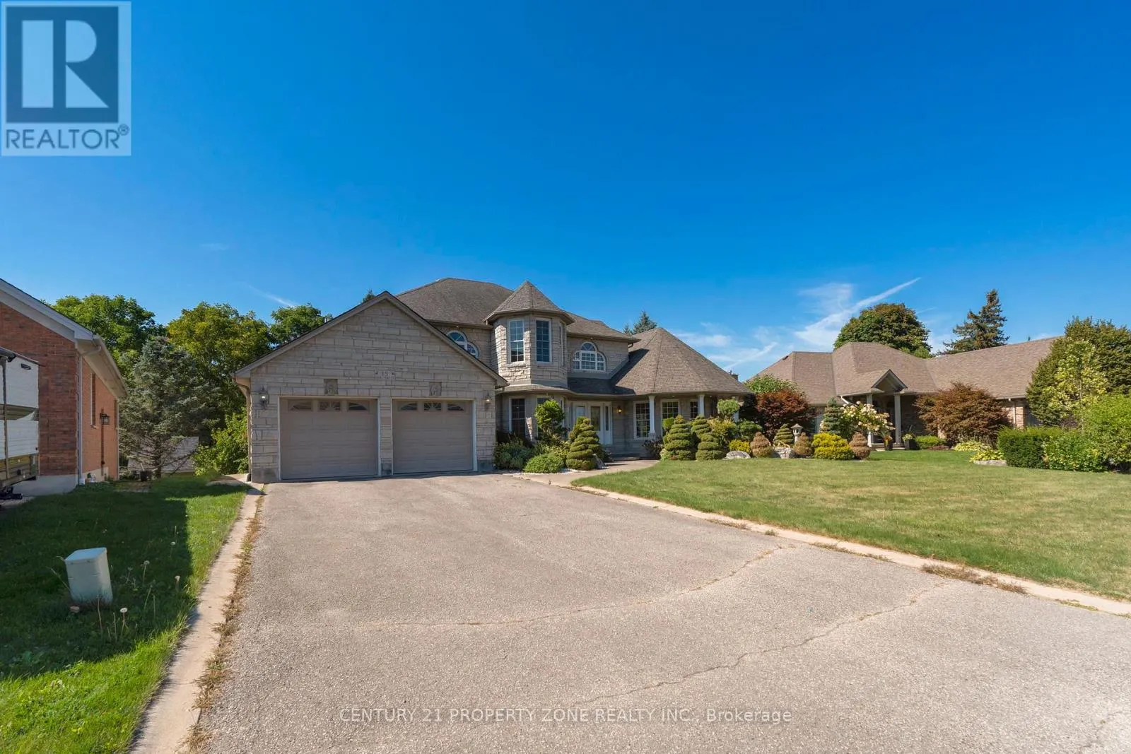 15 ROYAL YORK COURT