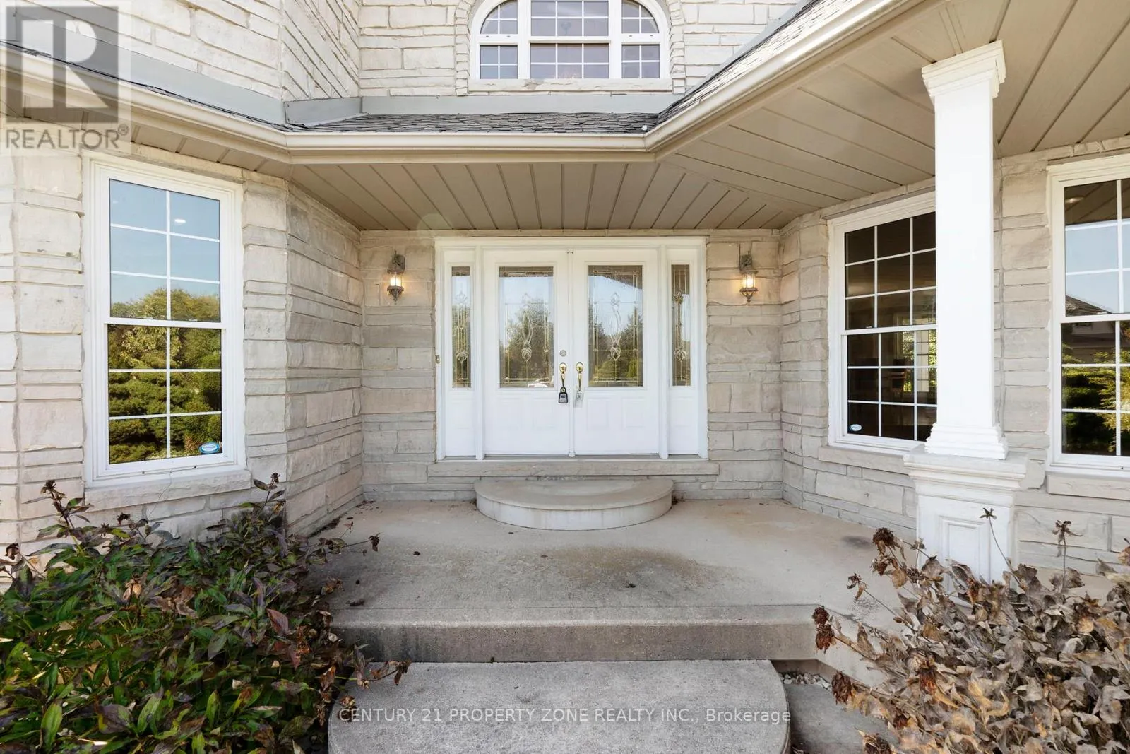 15 ROYAL YORK COURT