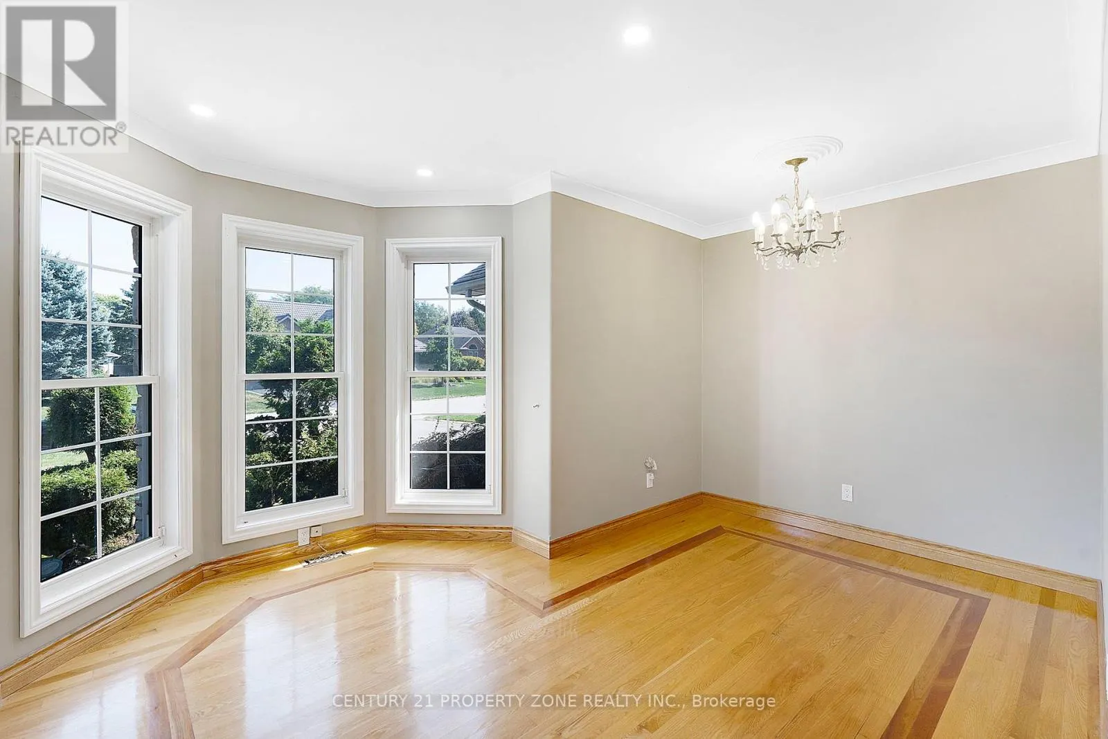 15 ROYAL YORK COURT