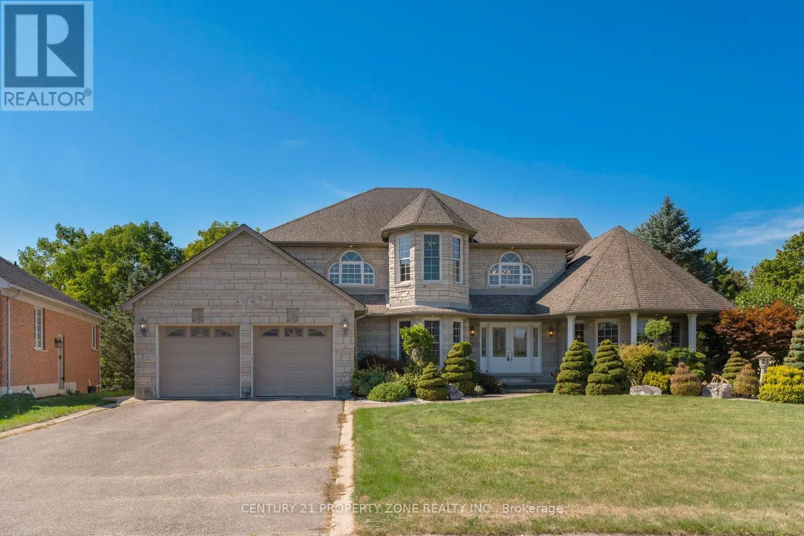 15 ROYAL YORK COURT