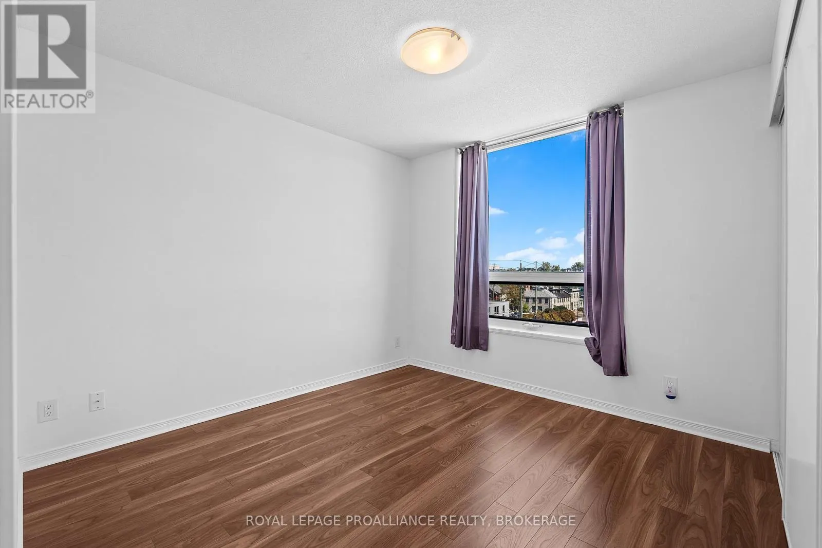 406 - 121 QUEEN STREET, #406