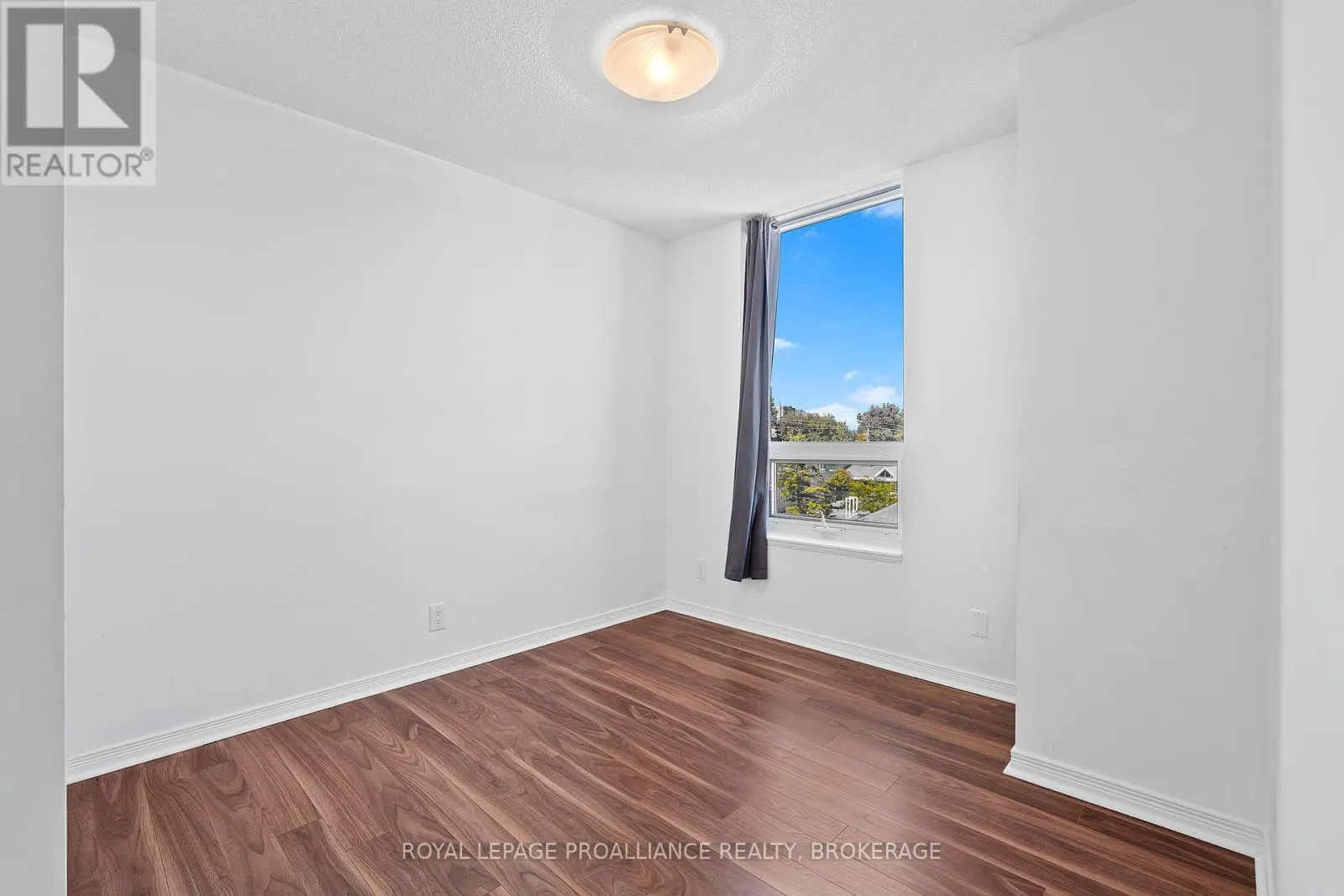 406 - 121 QUEEN STREET, #406