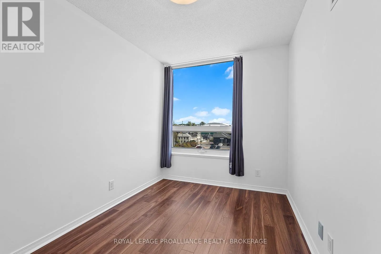 406 - 121 QUEEN STREET, #406