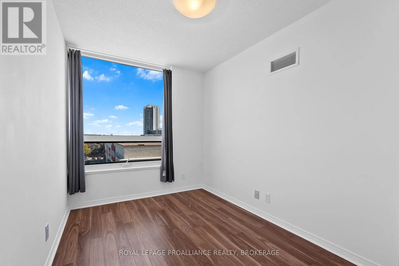 406 - 121 QUEEN STREET, #406