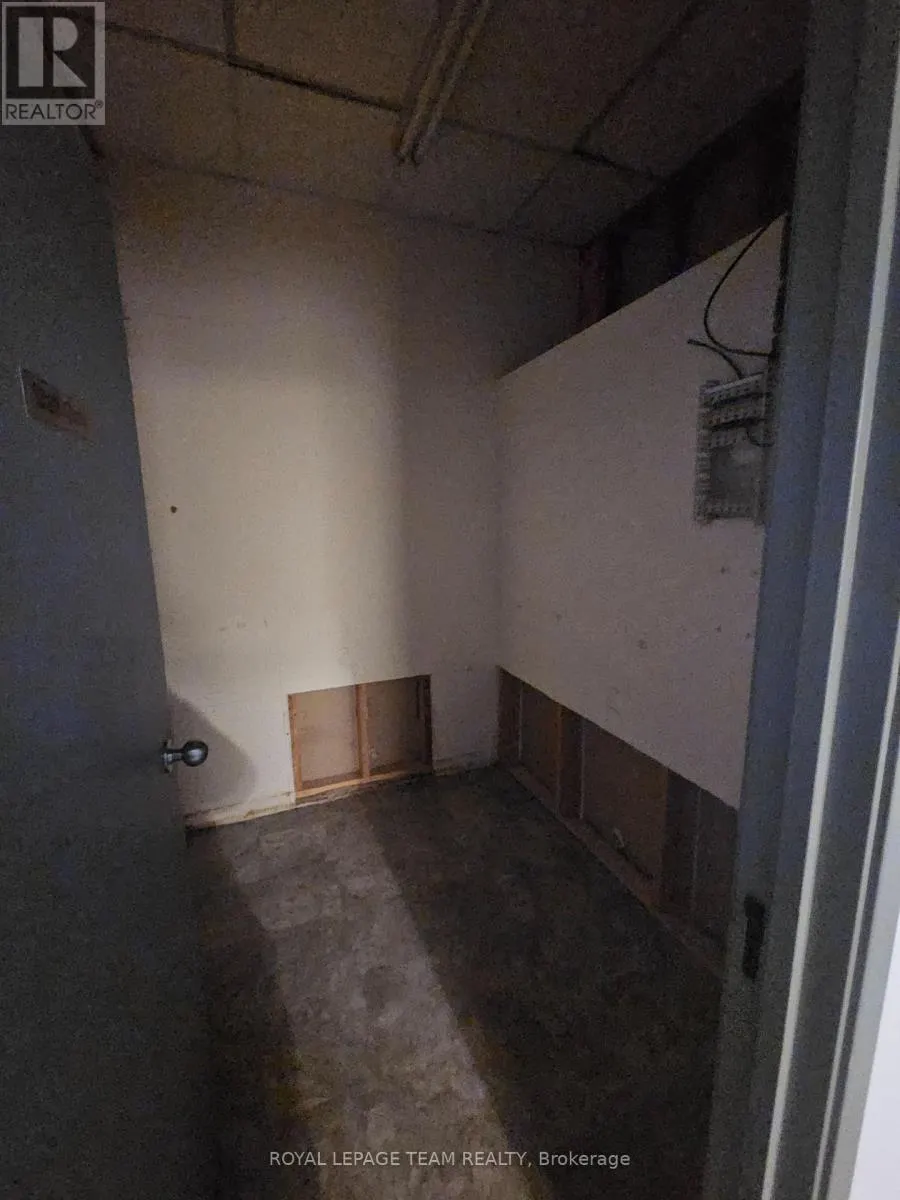 UNIT 1 - 2858 MUNSTER ROAD