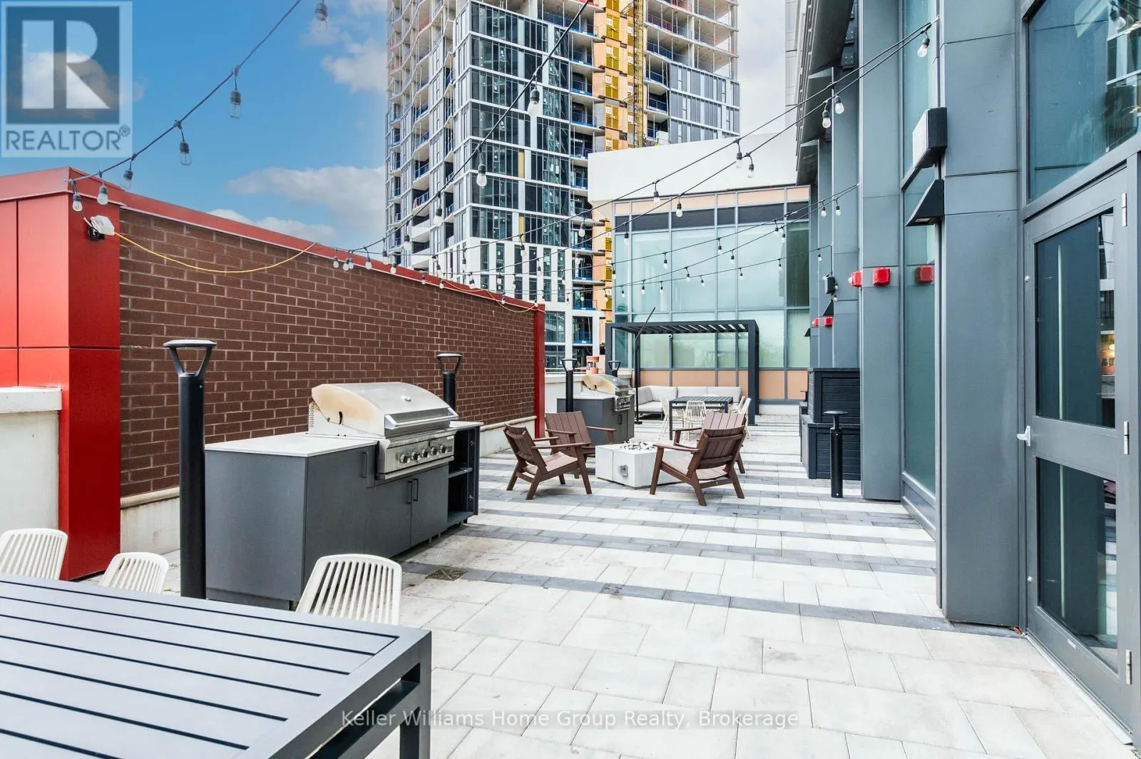 208 - 5 WELLINGTON STREET S, #208