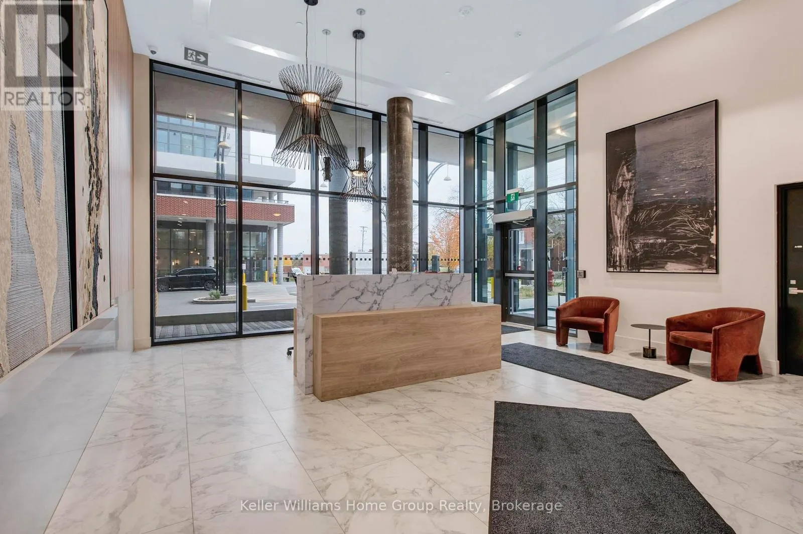208 - 5 WELLINGTON STREET S, #208