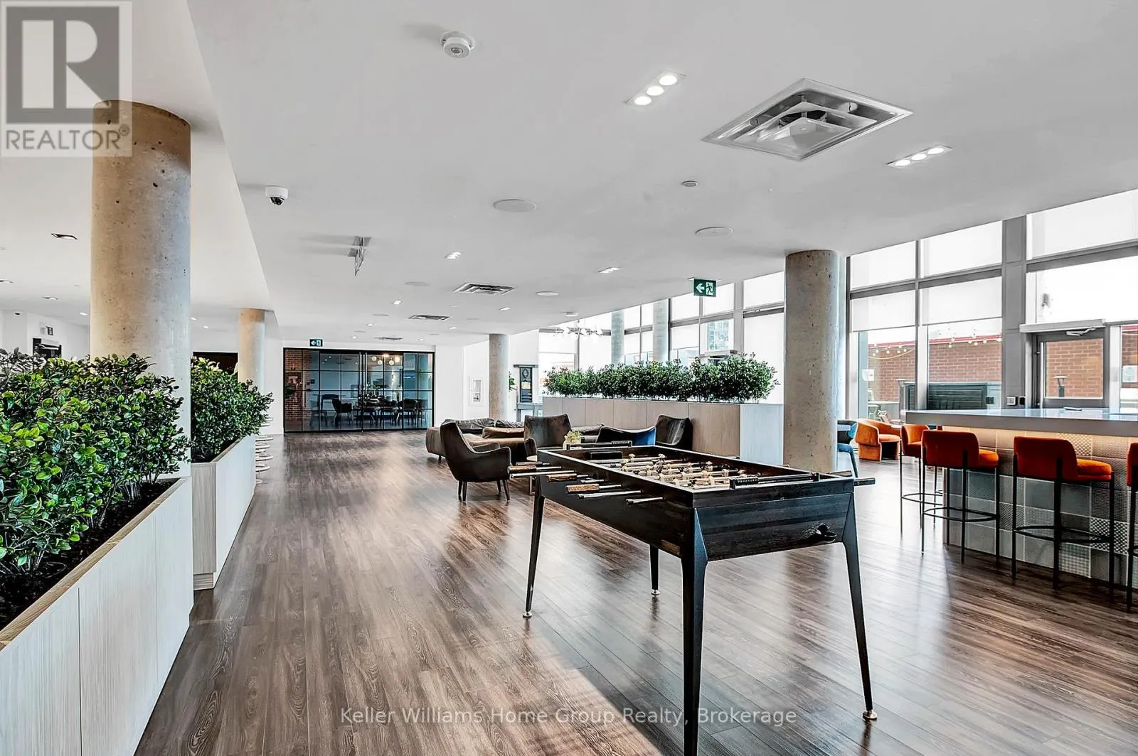 208 - 5 WELLINGTON STREET S, #208