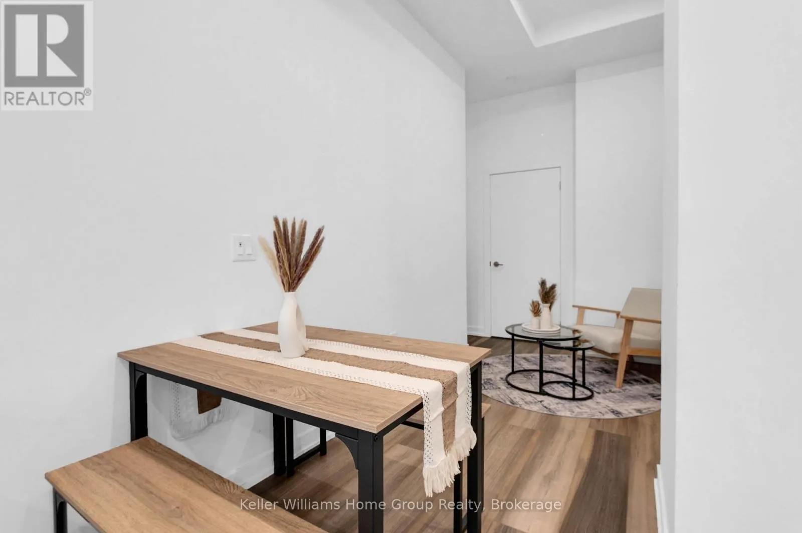 208 - 5 WELLINGTON STREET S, #208