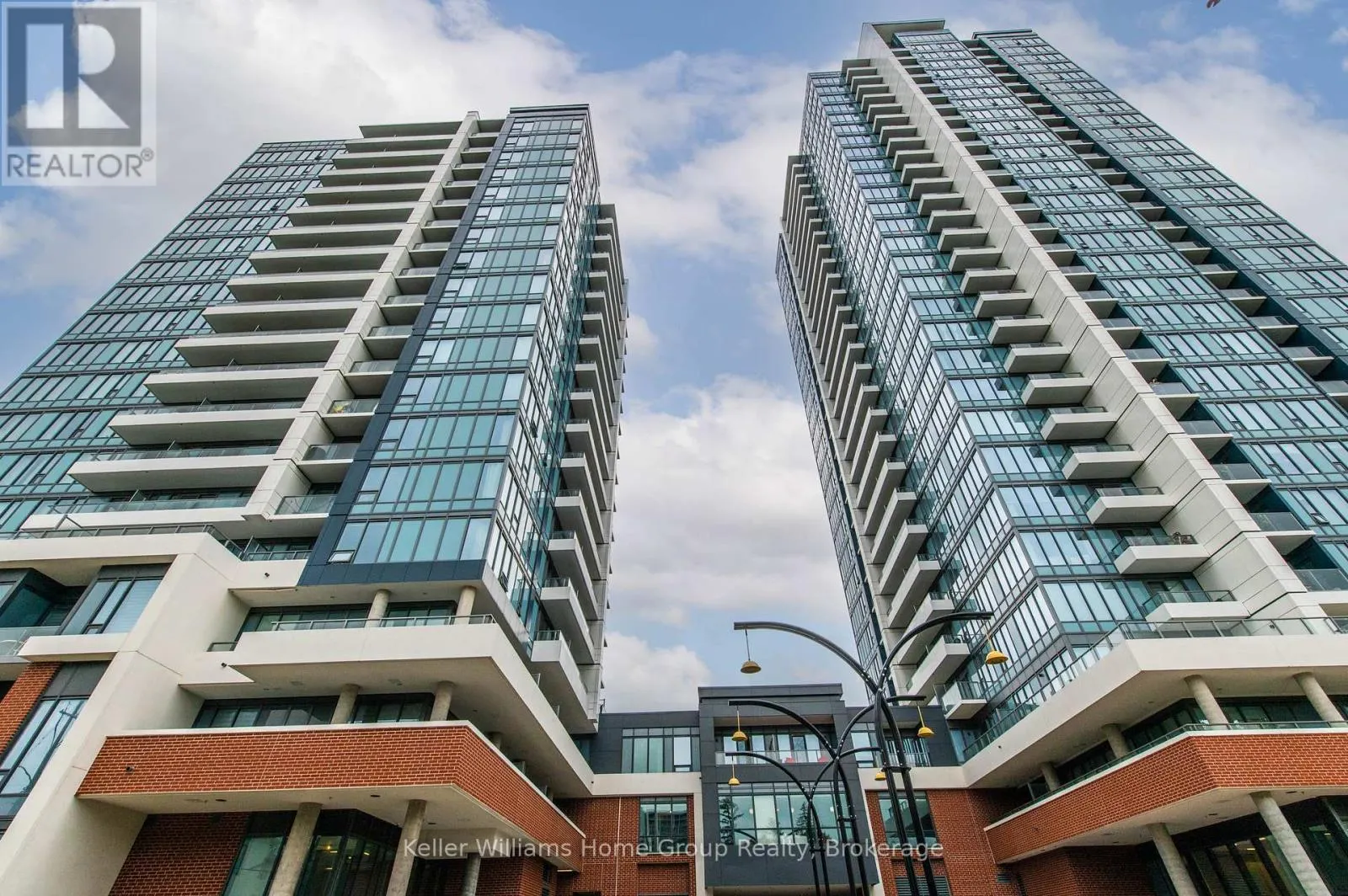 208 - 5 WELLINGTON STREET S, #208