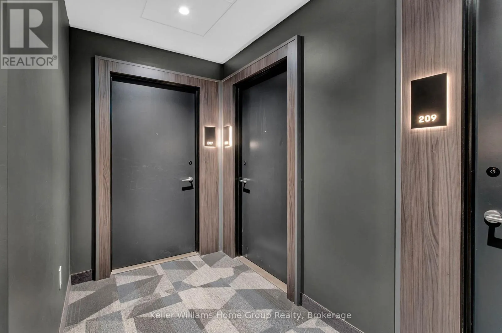208 - 5 WELLINGTON STREET S, #208