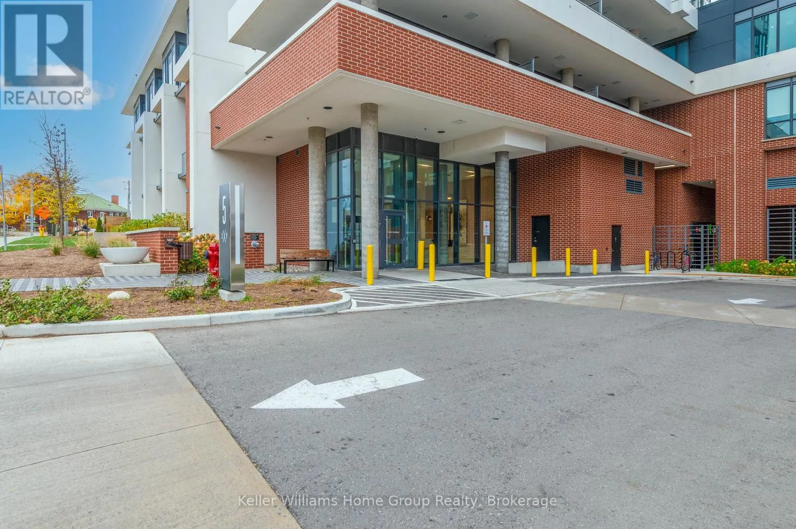 208 - 5 WELLINGTON STREET S, #208