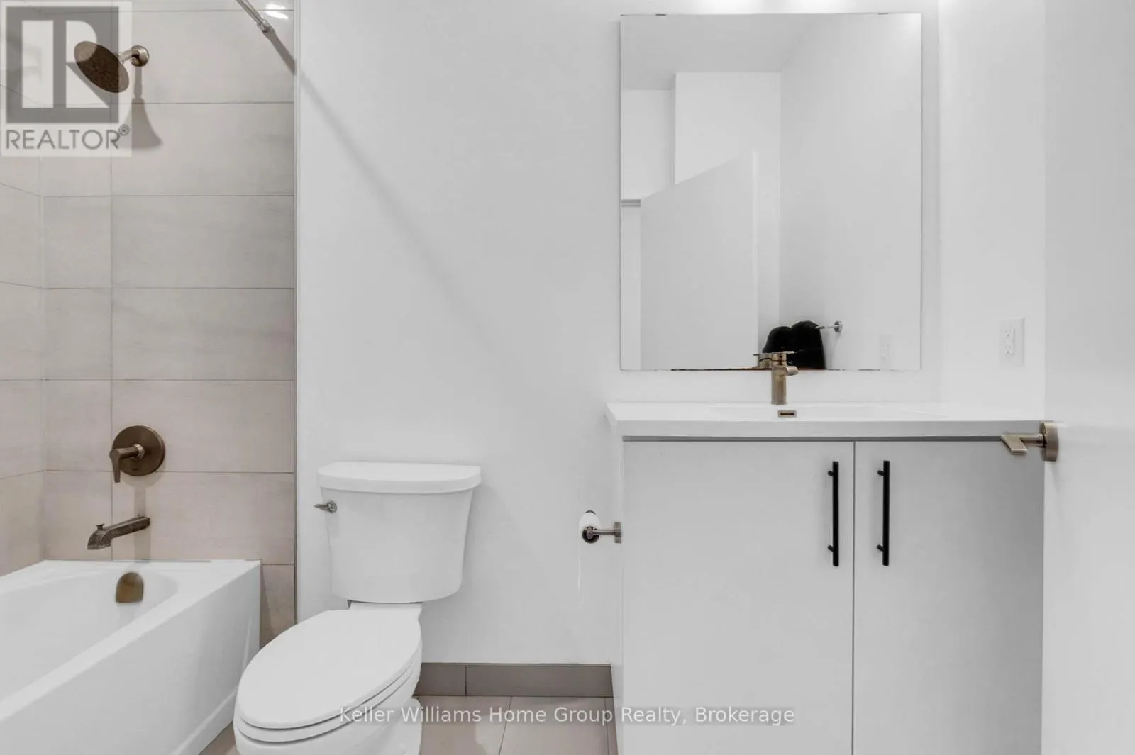 208 - 5 WELLINGTON STREET S, #208