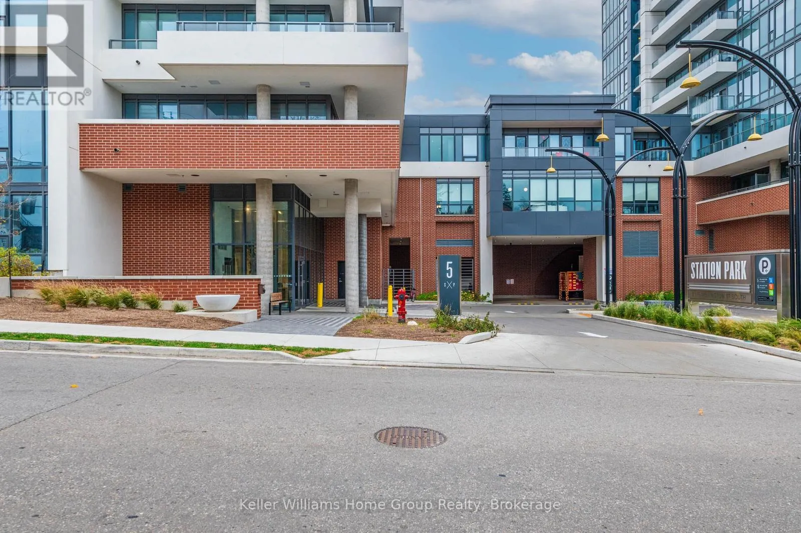 208 - 5 WELLINGTON STREET S, #208