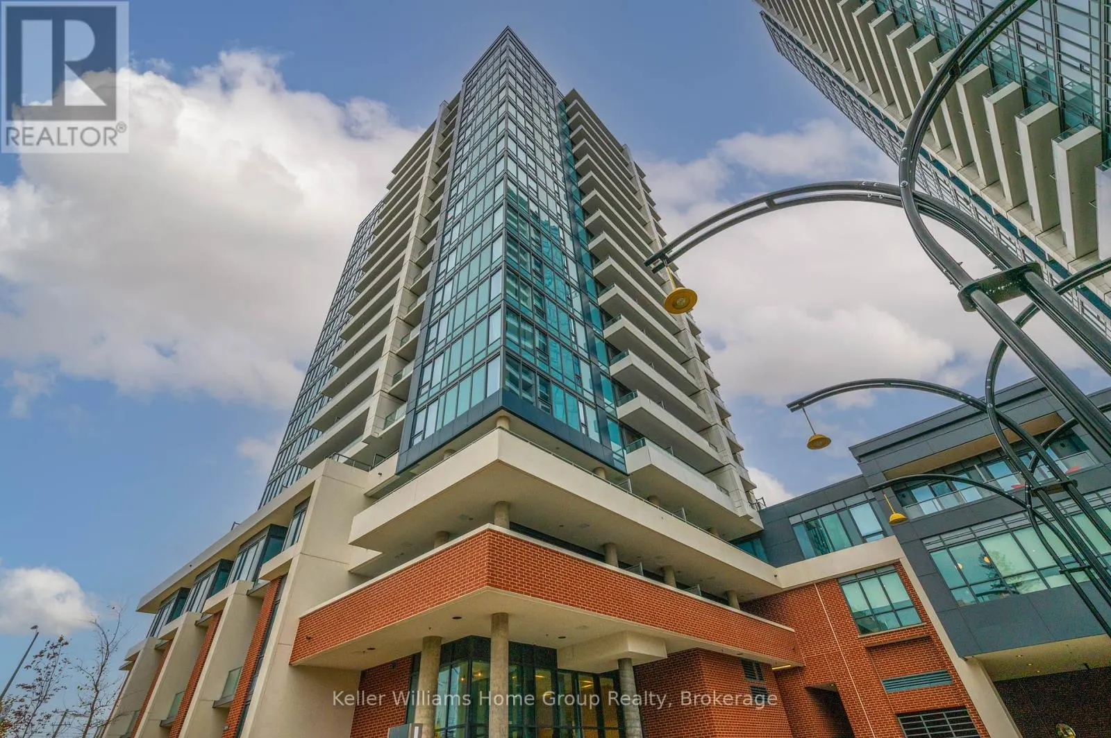 208 - 5 WELLINGTON STREET S, #208