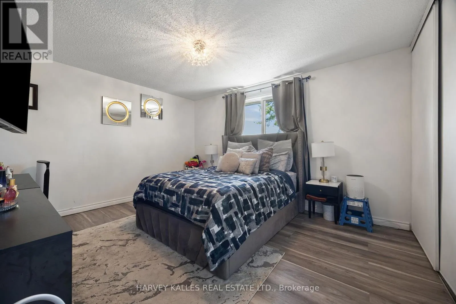23 - 135 CHALMERS STREET S