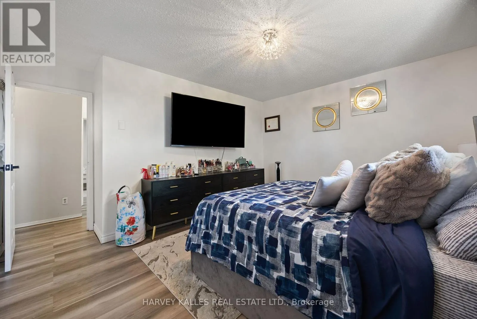 23 - 135 CHALMERS STREET S