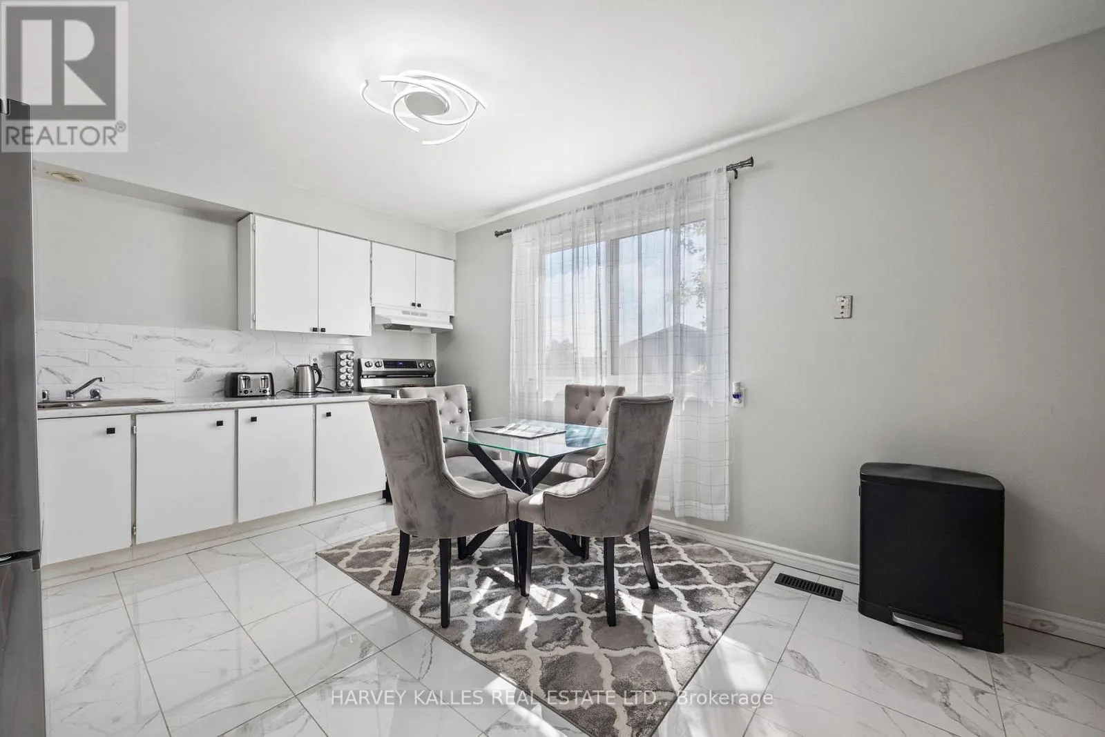 23 - 135 CHALMERS STREET S