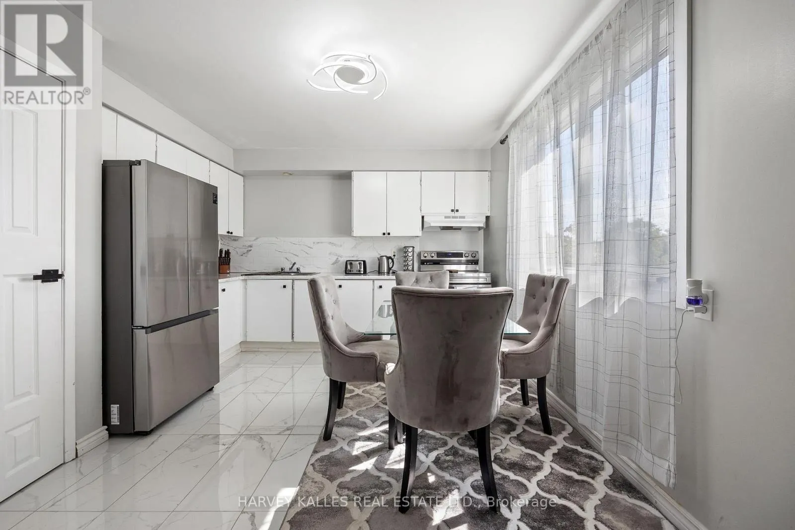 23 - 135 CHALMERS STREET S