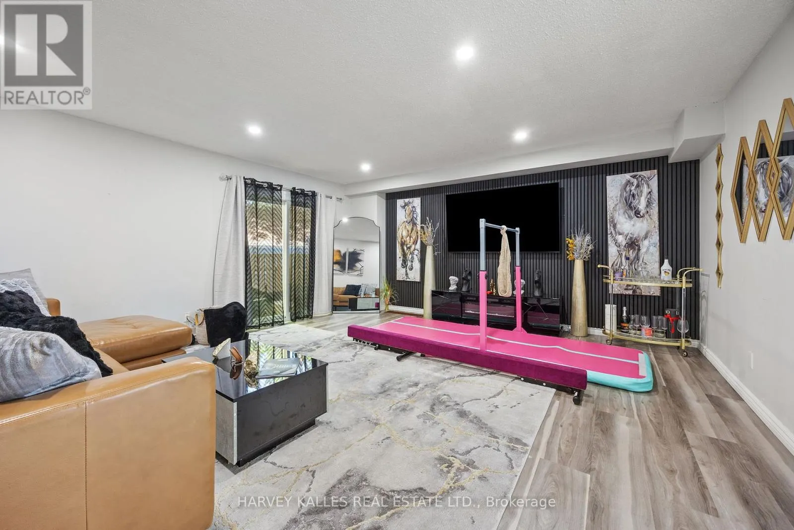 23 - 135 CHALMERS STREET S