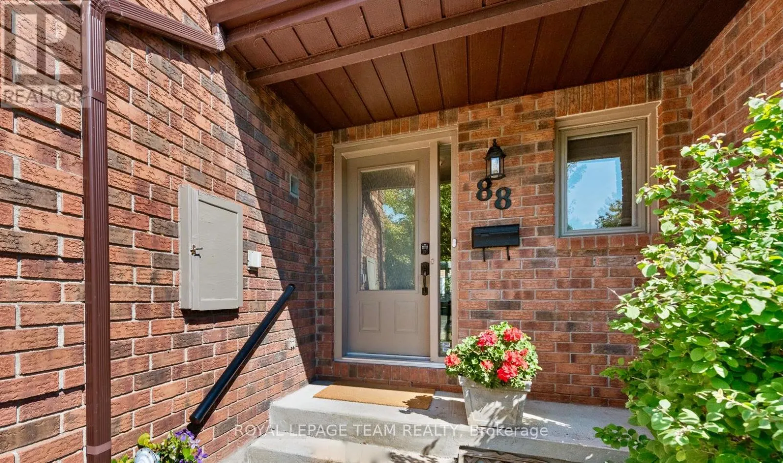 88 WATERTON CRESCENT