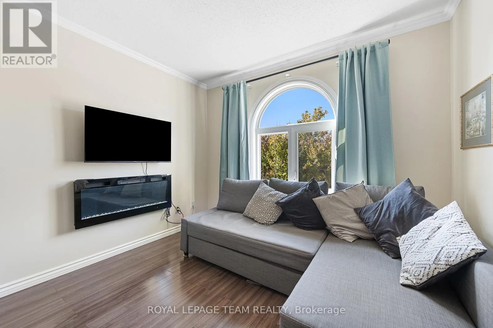 88 WATERTON CRESCENT