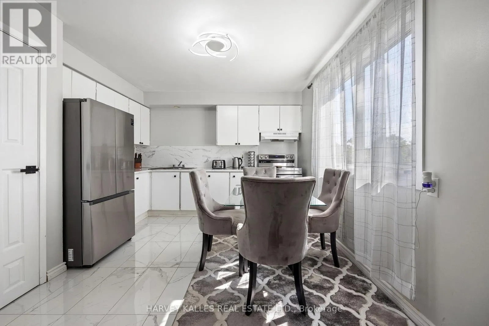 23 - 135 CHALMERS STREET S