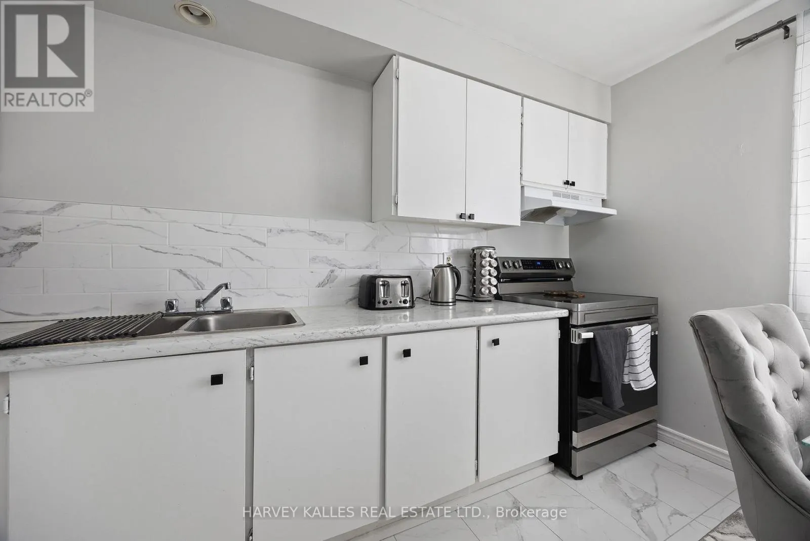 23 - 135 CHALMERS STREET S