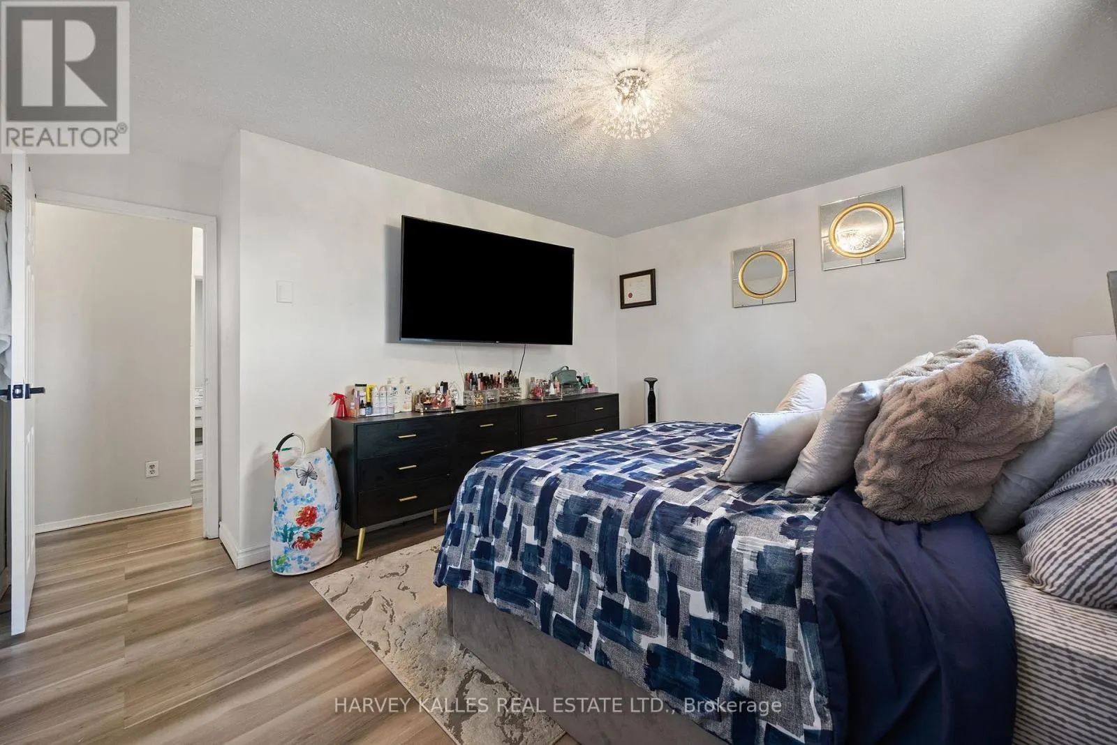 23 - 135 CHALMERS STREET S